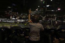 [VIDEO] Suasana Kerusuhan di Depan Bawaslu pada 22 Mei Malam