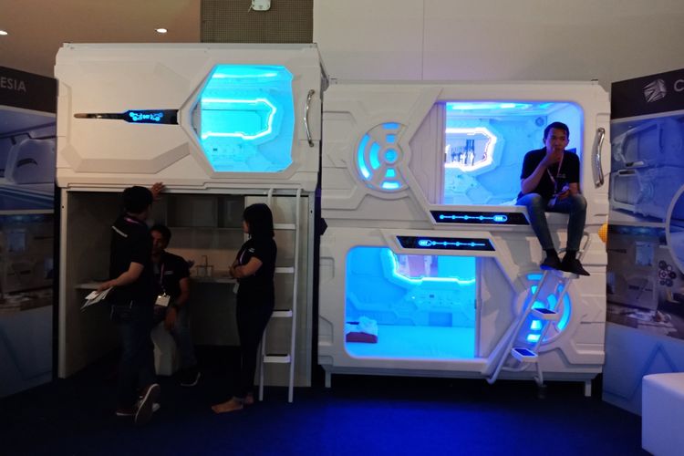 Capsule Hotel dengan teknologi dan konsep dari Jepang yang akan dioperasikan di Indonesia, saat pemeran di JIExpo Kemayoran, Jakarta, Selasa (22/3/2018).