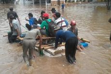 Kampung Melayu Masih Tergenang Banjir 1 Meter