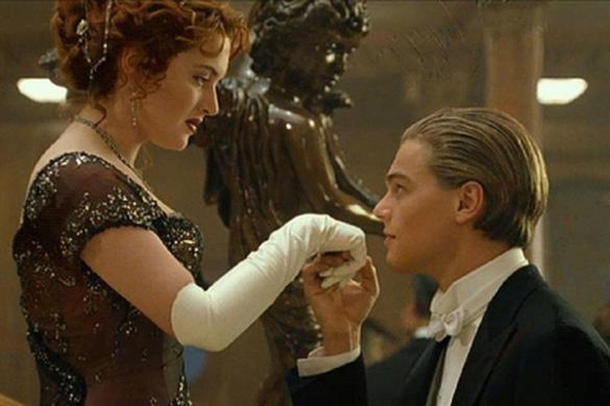 Adegan dalam film Titanic yang dibintangi oleh Leondardo DiCaprio dan Kate Winslet. 