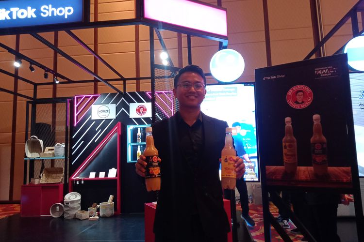 Hafiz (23), pendiri merek minuman Mr. Bentong, yang menjual minuman jahe asli dari Malaysia melalui TikTok.