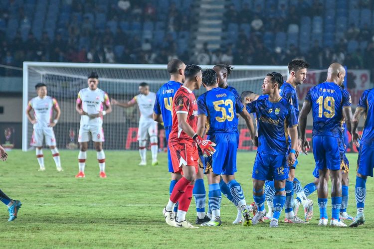 Persib Bandung harus takluk di tangan Persis Solo dan tersingkir di Piala Presiden 2024, Kamis (25/7/2024) di Stadion Si Jalak Harupat, Soreang, Kabupaten Bandung.