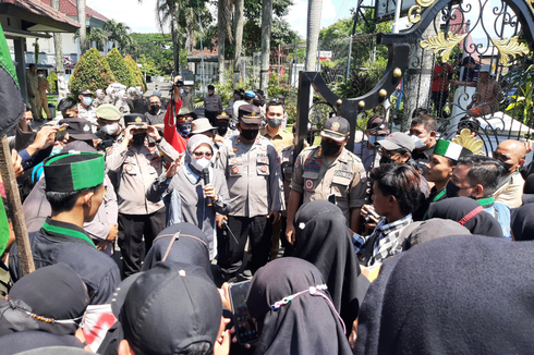 Demo Mahasiswa di Lumajang, Berdebat dengan Wakil Ketua DPRD hingga Video Call Ketua Dewan