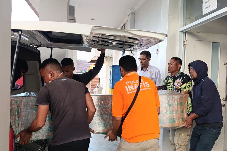 Jenazah Pasutri WN Austria Korban Jatuh di Cunca Wulang Diterbangkan ke Bali