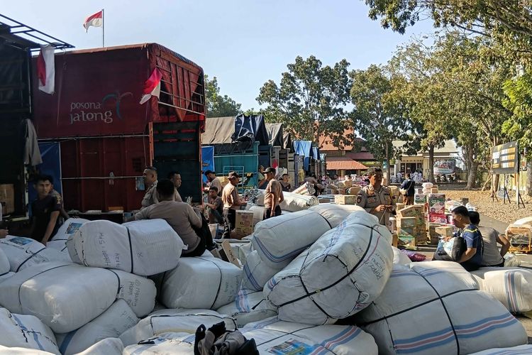 Bantuan Polri Berdatangan di Labuan Bajo, dari Kebutuhan Bayi Sampai Dapur Pengungsian