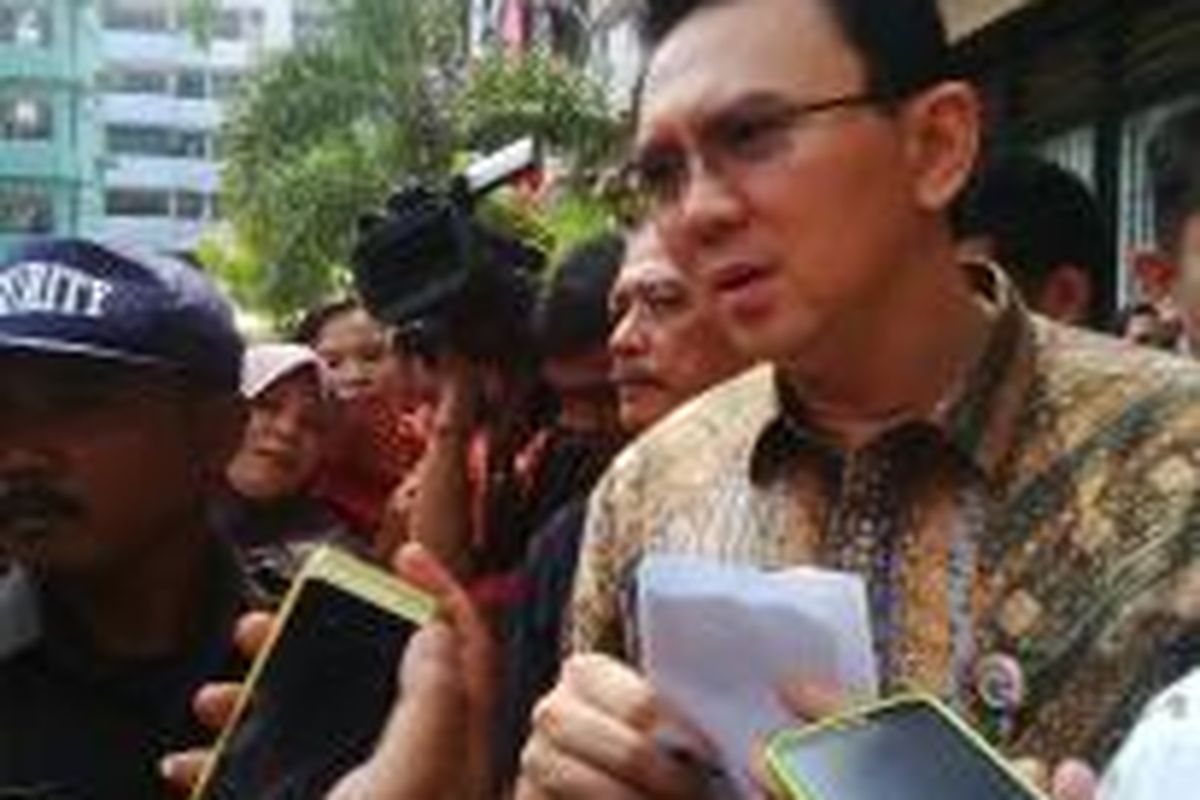Wakil Gubernur DKI Jakarta Basuki Tjahaja Purnama saat mengunjungi cluster B, Rusunawa Marunda, Jakarta Utara, Jumat (4/9/2014). 
