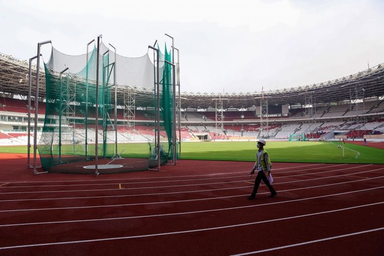 Progres pembangunan renovasi Stadion Utama Gelora Bung Karno untuk Asian Games 2018 di Kompleks Gelora Bung Karno (GBK), Senayan, Jakarta Pusat, Kamis (23/11/2017). Mengutip data Kementerian Pekerjaan Umum dan Perumahan Rakyat (PUPR), hingga kini progres pembangunan secara keseluruhan telah mencapai 87,27 persen dan ditargetkan selesai bertahap hingga Desember 2017.