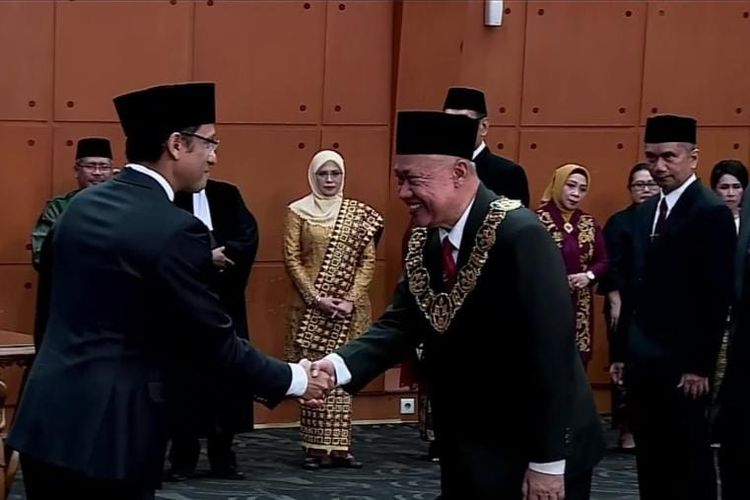 Prof. Komarudin resmi dilantik menjadi Rektor UNJ (2023?2027) oleh Mendikbudristek Nadiem Makariem di Graha Utama, Gedung A Kemendikbudristek, Jakarta (25/9/2023).