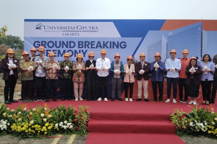 Universitas Ciputra Jakarta tampil sebagai perguruan tinggi pertama penghasil entrepreneur  yang mahir kecerdasan buatan atau artificial intelligence (AI).
