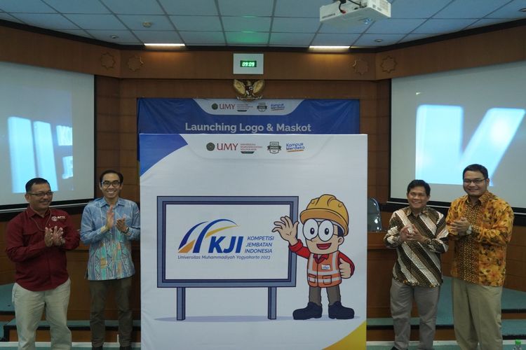 Peluncuran logo dan maskot Kompetisi Jembatan Indonesia (KJI) 2023 di Universitas Muhammadiyah Yogyakarta (UMY), Selasa (6/6/2023).