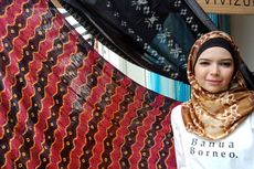 Vivi Zubedi Perkenalkan Kain Kalimantan ke New York Fashion Week