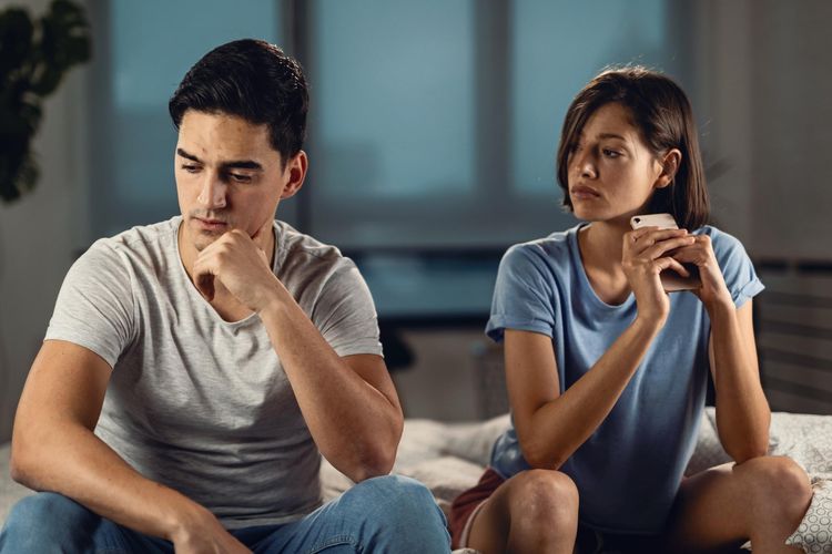 Salah satu penyebab ghosting adalah kurangnya keterampilan berkomunikasi.