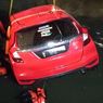 Detik-detik Honda Jazz Tercebur ke Sungai di Surabaya, Sempat Tabrak Pembatas Jembatan
