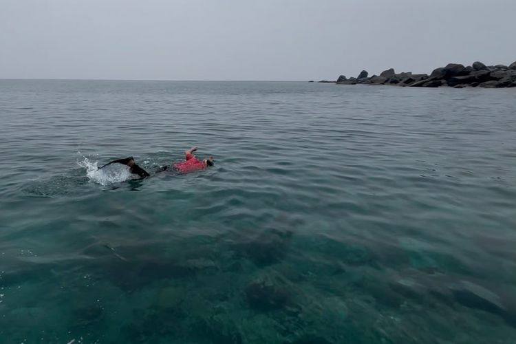 Pulau Kepala di Natuna yang Memaksa Pengunjungnya Berenang