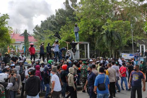 Mahasiswa dan Polisi Bentrok Saat Demo, Kapolda Maluku: Saya Akan Telusuri Penyebabnya...