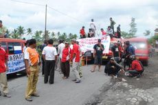 Warga Merapi Kembali Blokade Jalur Pengungsian