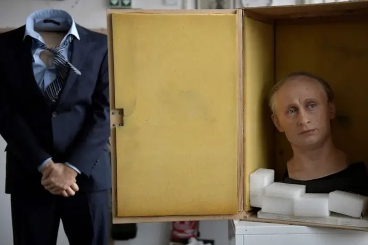 Patung lilin milik Presiden Rusia, Vladimir Putin di Museum patung lilin Grevin, Paris disingkirkan dari pajangan. 