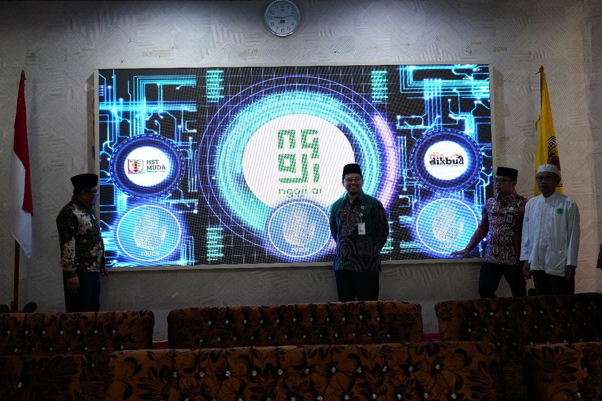 Bupati HST Aulia Oktafiandi meluncurkan aplikasi Ngaji AI di Pendopo HST, Kamis (12/9/2024).