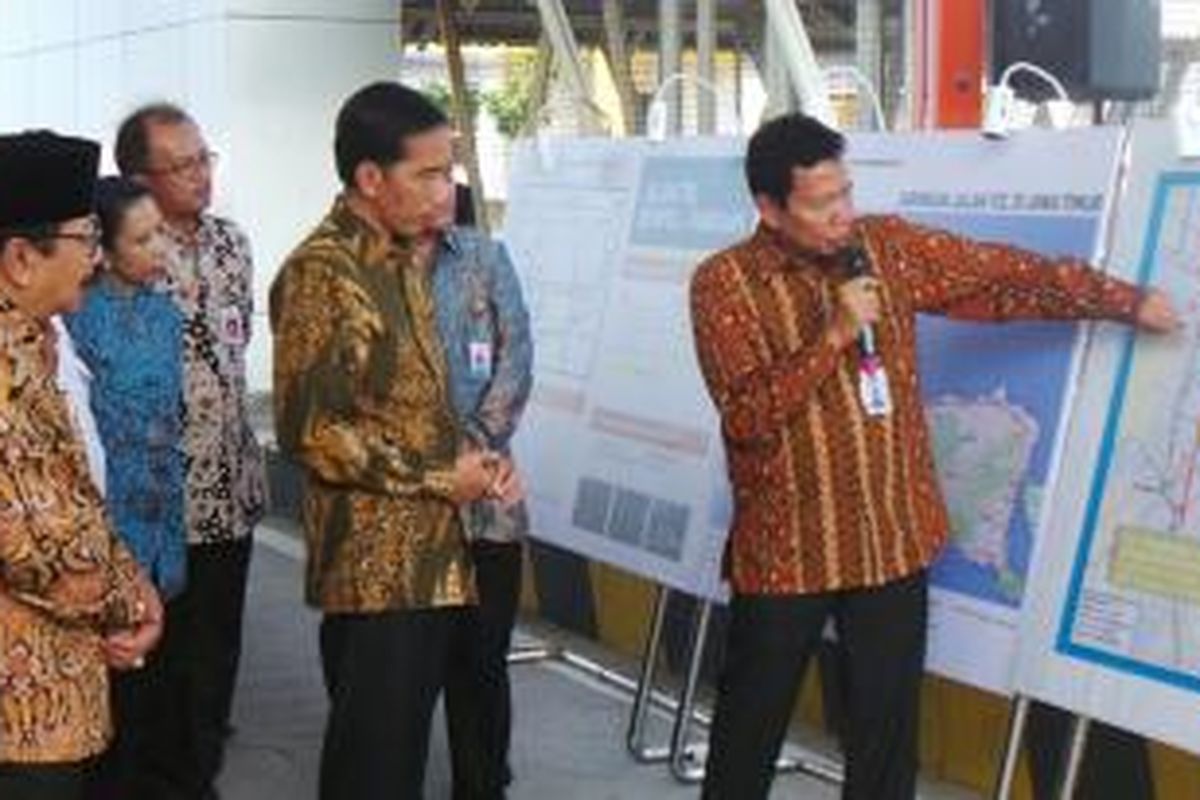 Presiden Joko Widodo saat meresmikan Jalan Tol Gempol-Pandaan, Jumat (12/6/2015).