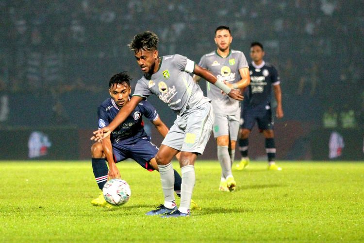 Suasana laga Liga 1 2022-2023 Arema FC vs Persebaya Surabaya di Stadion Kanjuruhan, Kepanjen, Malang, pada Sabtu (1/10/2022).