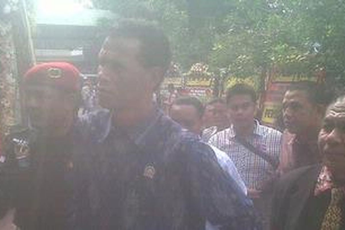 Herkules didampingi pengawal pribadinya saat menghadiri acara pelantikan Joko Widodo-Basuki Tjahaja Purnama sebagai Gubernur dan Wakil Gubernur DKI Jakarta periode 2012-2017. Herkules datang memenuhi undangan dari Jokowi, Senin (15/10/2012), di gedung DPRD DKI Jakarta.