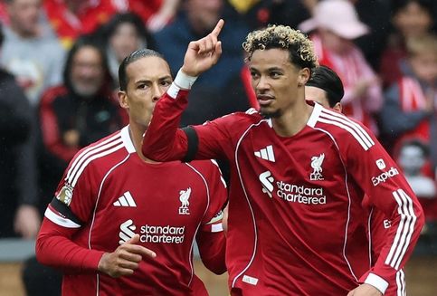 Cetak Gol Lagi untuk Liverpool, Ekitike Akui Ada Persaingan dengan Isak
