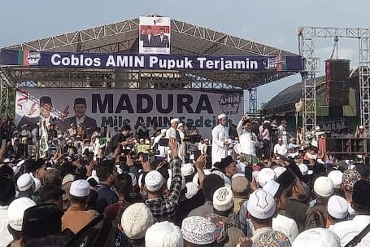 Cawapres nomor urut 1 Muhaimin Iskandar berkampanye akbar di Lapangan Garuda, Pamekasan, Madura, Rabu (31/1/2024). 