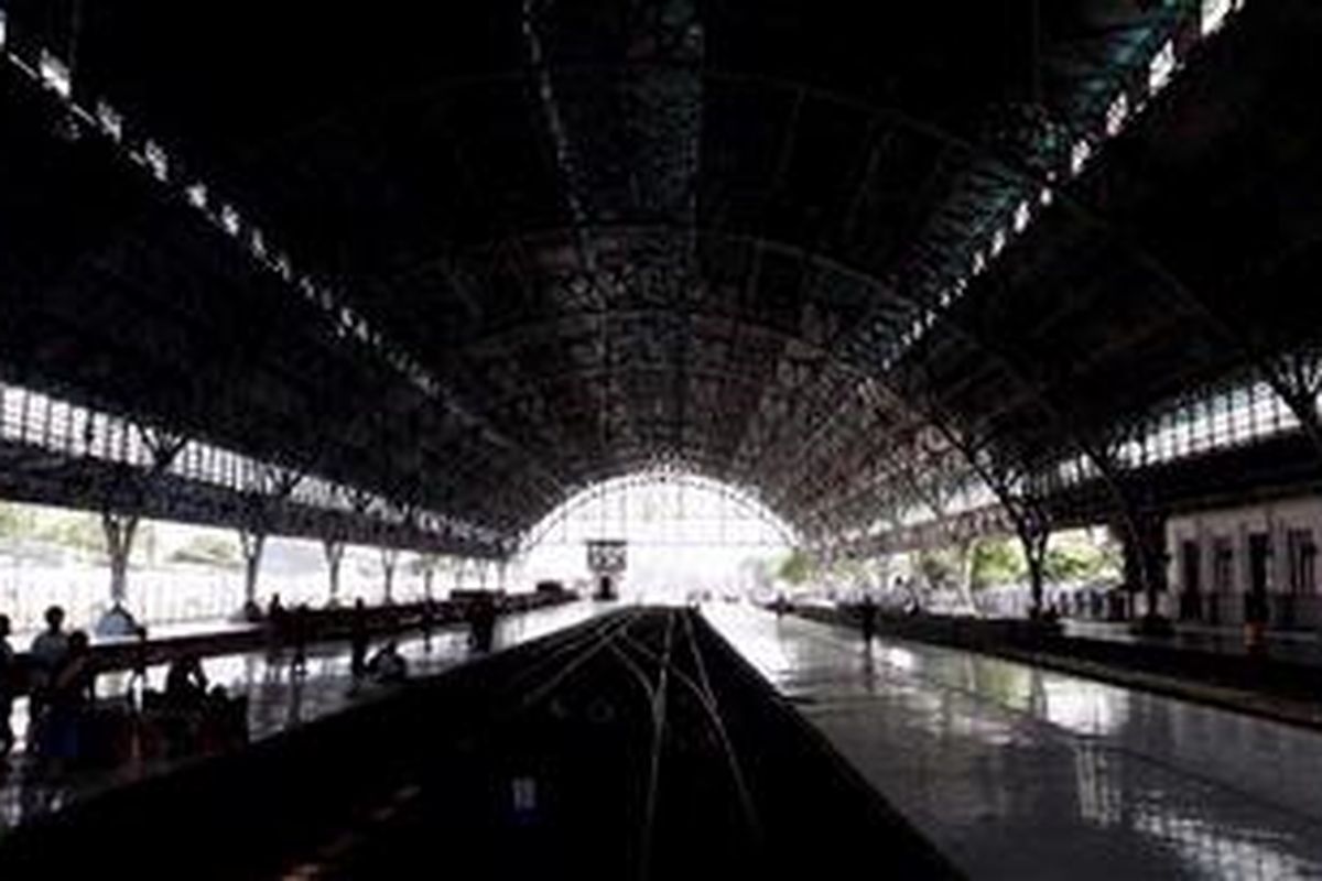 Suasana Stasiun Tanjung Priok, Jakarta Utara.