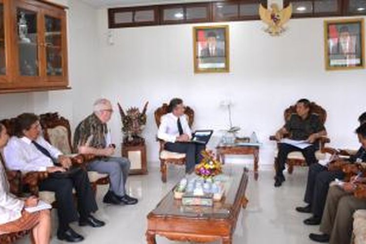 Audiensi Yayasan Bali Peace Park atau Taman Perdamaian Bali dengan Gubernur Bali Made Mangku Pastika, Rabu (21/1/2015).