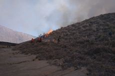 Kebakaran Sabana Gunung Bromo Diduga Akibat Ulah Warga