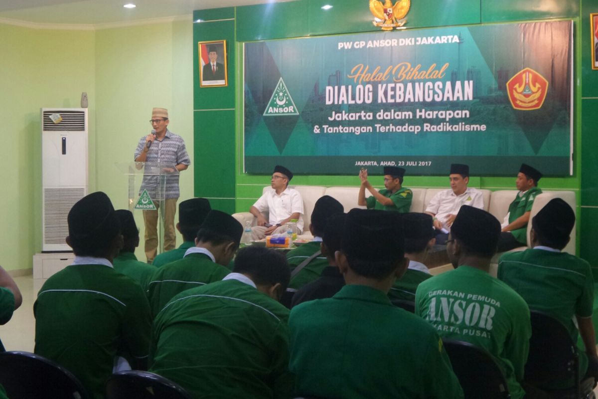 Wakil gubernur terpilih DKI Jakarta Sandiaga Uno dalam acara diskusi di Kantor GP Ansor DKI Jakarta, Minggu (23/7/2017). 