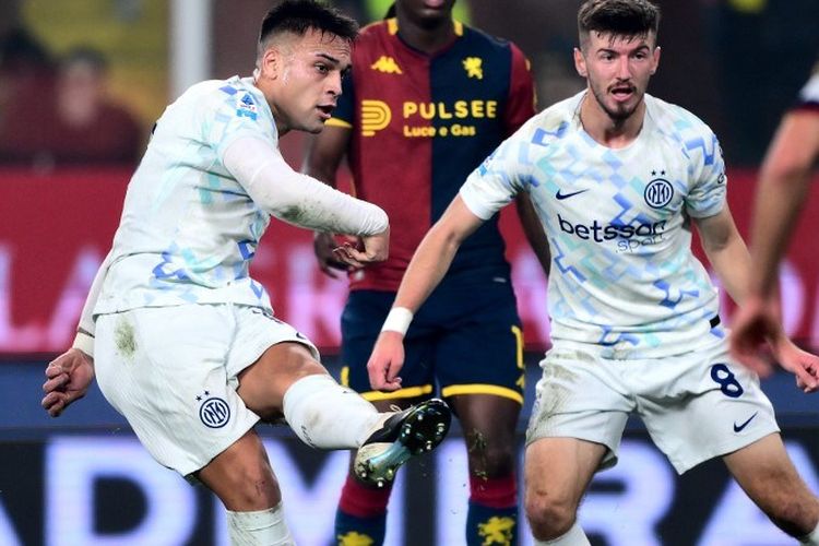 Lautaro Martinez kala beraksi dalam laga pekan ke-15 Liga Italia 2025-2026 Genoa vs Inter Milan di Stadion Luigi Ferraris, 14 Desember 2025.