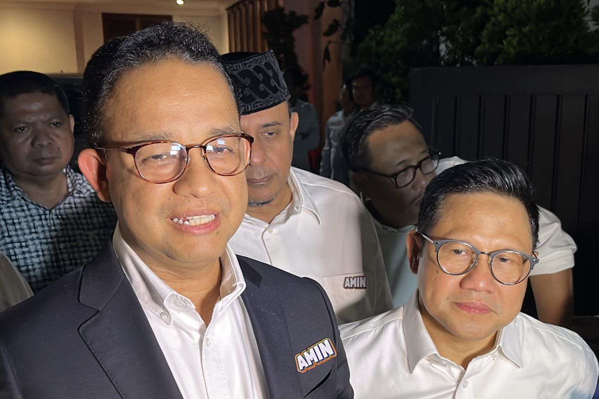 Pasangan calon presiden dan calon wakil presiden (capres-cawapres) nomor urut 1, Anies Baswedan dan Muhaimin Iskandar saat berkunjung ke kediaman Jusuf Kalla (JK) bersama petinggi tim nasional pemenangan Anies-Muhaimin (Timnas Amin) di Jalan Brawijaya, Jakarta Selatan, Jumat (22/12/2023).