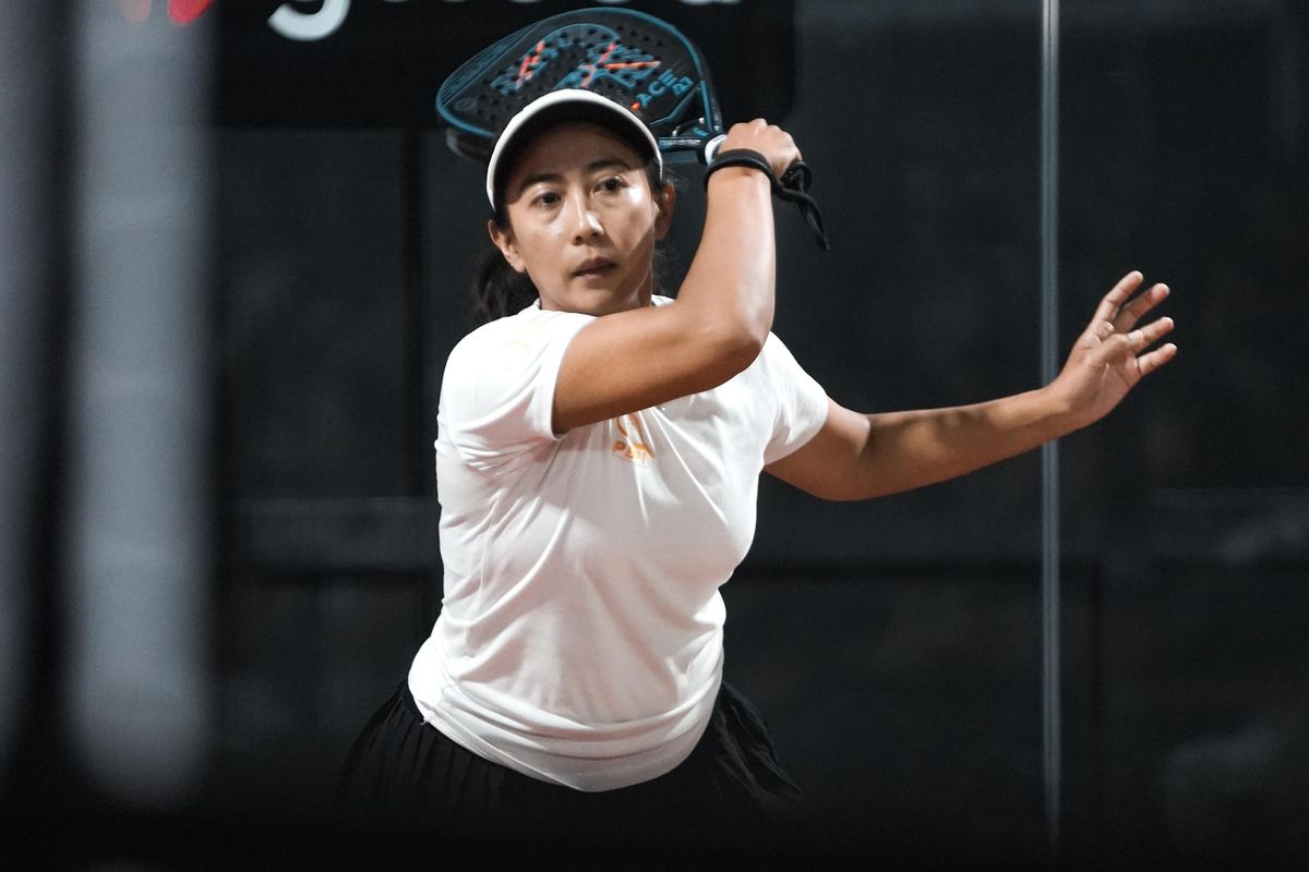 Pemain padel putri Komang Sri Maryati berpasangan dengan Novela Rezha di Sirkuit Indonesia Open 2025 seri Bandung berhasil menjadi juara kategori putri. Partai final digelar di Padel Hill, Jl Mekarsaluyu, Kabupaten Bandung, Minggu (27/7/2025). 
