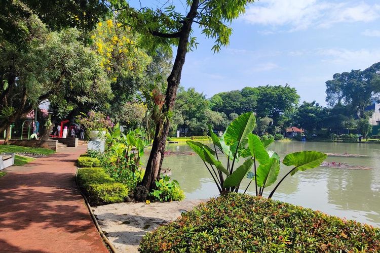 Suasana asri dan teduh di Taman Situ Lembang, jakkarta Pusat, Sabtu (6/5/2023)