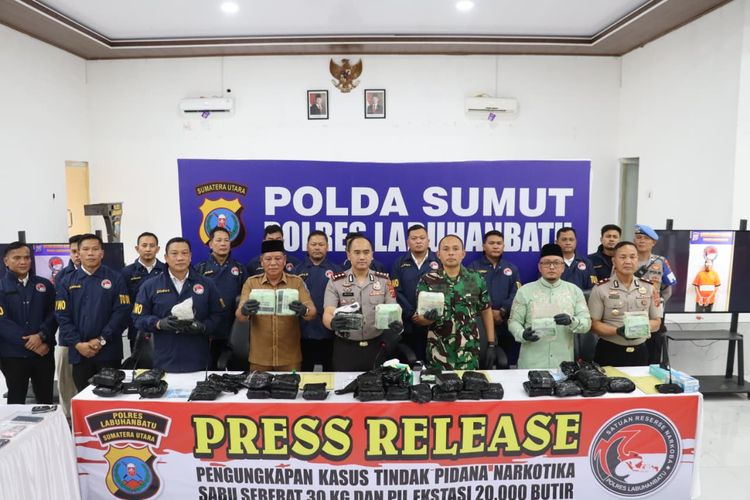 Polisi Adang Mobil Pembawa 30 Kg Sabu di Labuhanbatu, 1 Kurir Ditangkap 