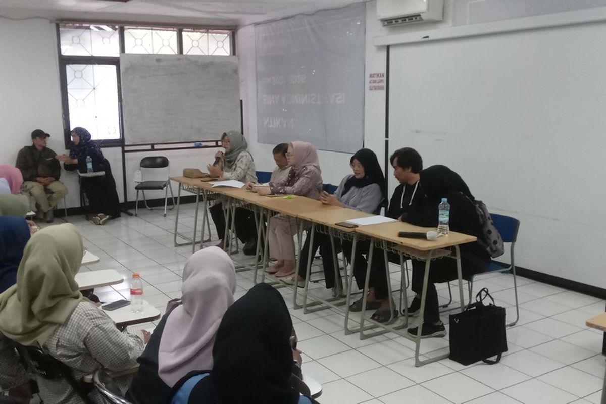 Para dosen dan Staf Universitas Bandung tegah melakukan audiensi dengan orang ua dan Mahasiswa di Universitas Bandung, senin (6/1/2025)