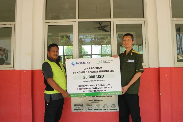 Bantuan sebesar 25.000 dollar Amerika Serikat (AS) kepada SDN Cileuksa 05 dari Komipo. 