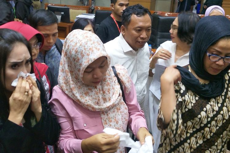 Baiq Nuril Maqnun seusai mengikuti Rapat Pleno Komisi III, di Kompleks Parlemen, Senayan, Jakarta, Rabu (24/7/2019).