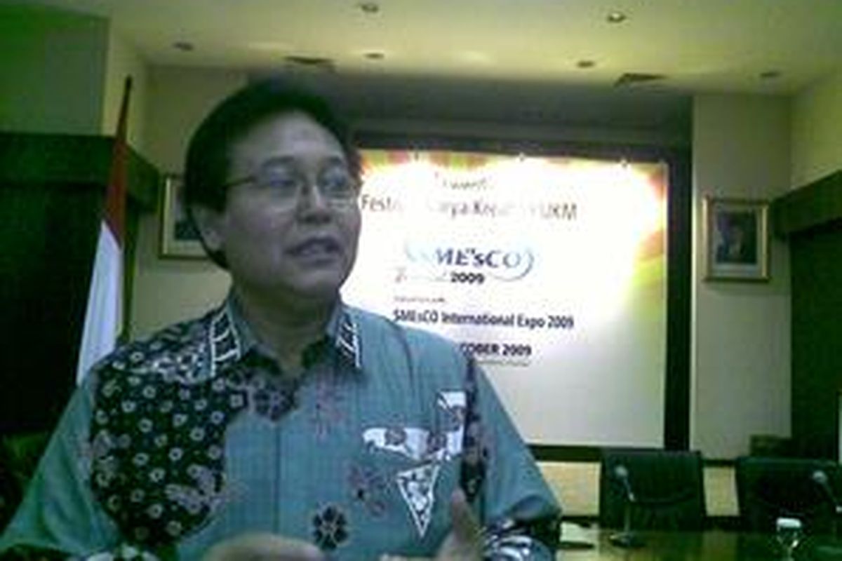 Deputi Bidang Pemasaran dan Jaringan Usaha Kementerian Negara Koperasi dan Usaha Kecil dan Menengah Republik Indonesia Ikhwan Asrin dalam peluncuran SMESCO Festival 2009 di kantor Kementerian Negara Koperasi dan Usaha Kecil dan Menengah Republik Indonesia, Kamis (20/8).