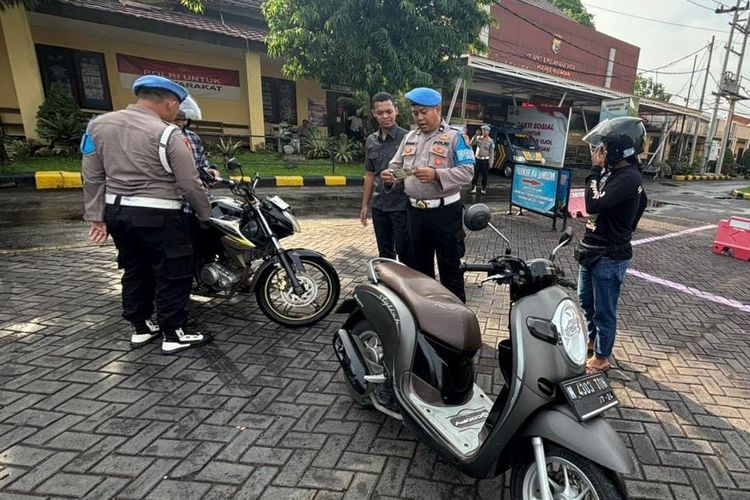 Operasi Zebra Semeru 2025: Polisi Tilang Kendaraan Polisi di Pasuruan