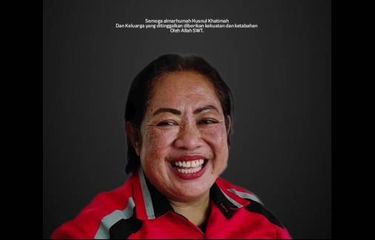 Bu Yayuk, mantan sopir wanita PO Haryanto yang sempat viral karena mengenakan daster saat mengemudi, meninggal dunia