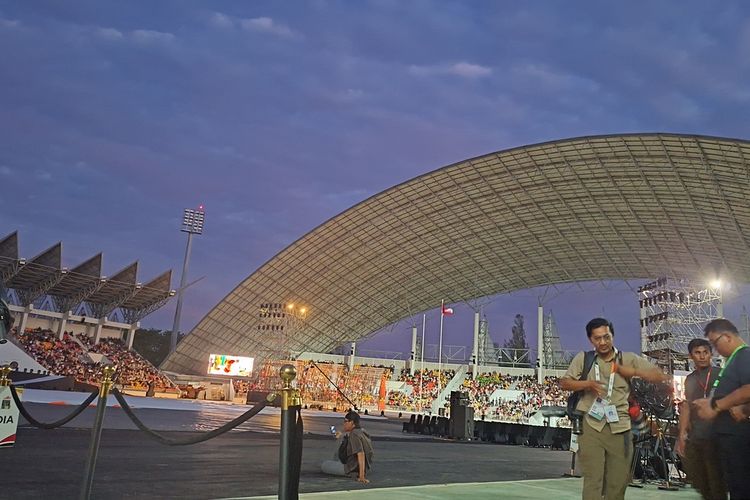 Kondisi cuaca dan langit dari Stadion Harapan Bangsa (SHB) Banda Aceh, yang menjadi lokasi pembukaan PON XXI Aceh-Sumut, Senin (9/9/2024).