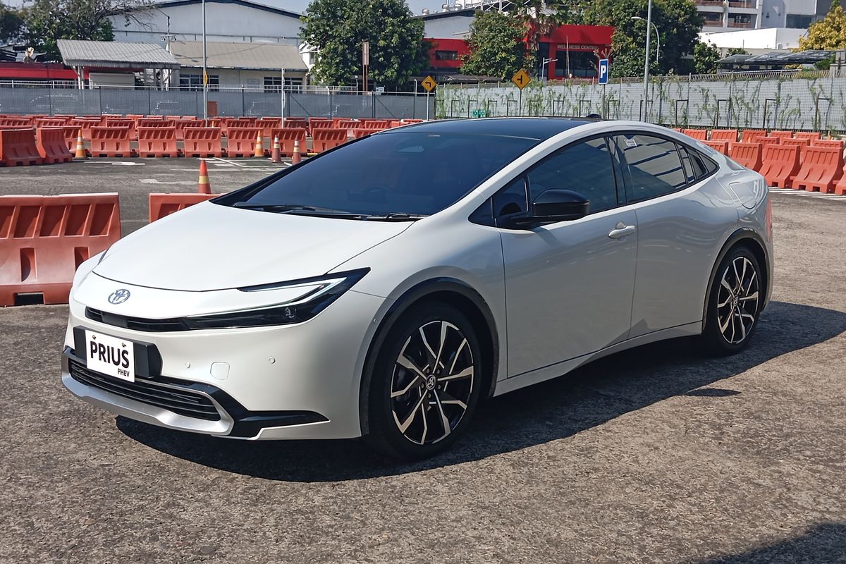 Test drive Toyota Prius PHEV