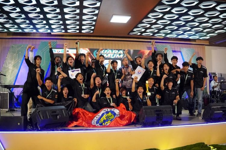 Mahasiswa UM Raih Juara Umum Kompetisi Mobil Listrik dan Prestasi Robot Terbang Nasional