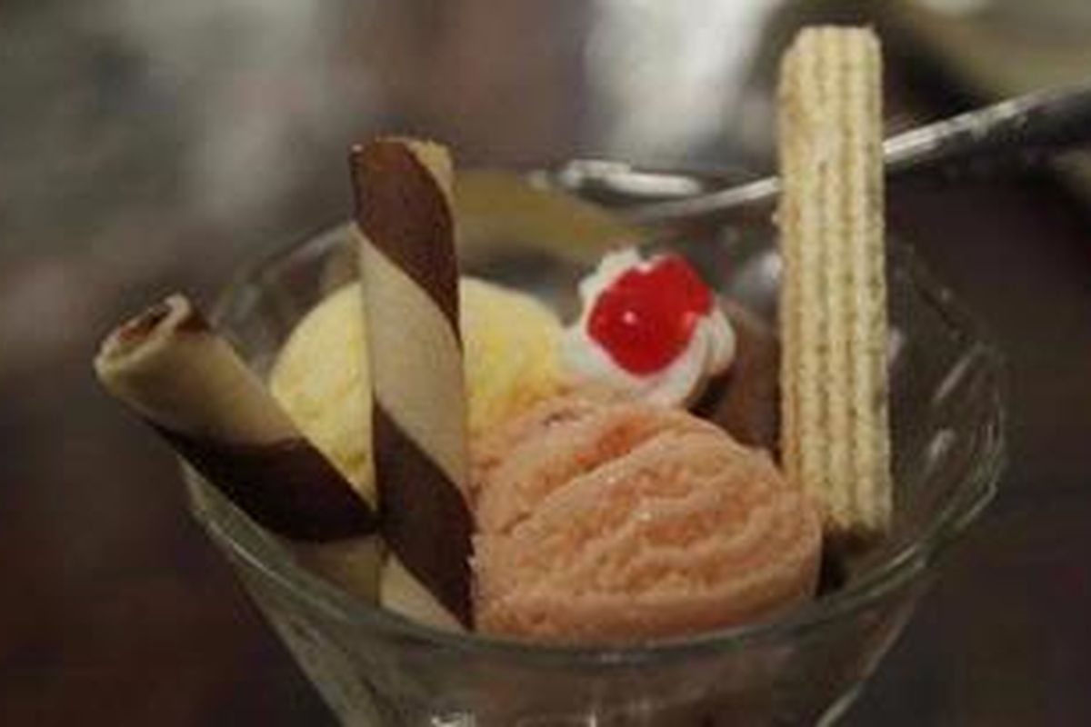 Es krim Oen spesial di Toko Oen, Malang, Jatim.