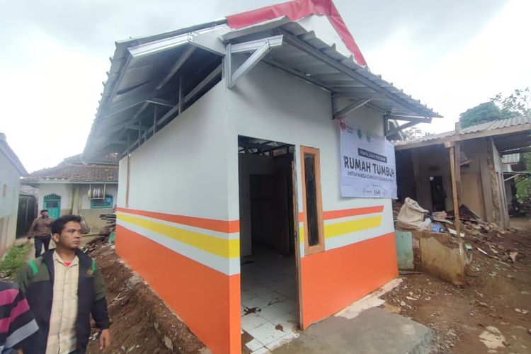 Rumah tumbuh didirikan di lokasi gempa Cianjur. Rumah tersebut akan ditempati warga yang membutuhkan hingga bantuan rumah yang dijanjikan pemerintah terealisasi semua.  