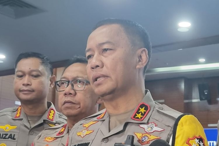 Kepala Korps Lalu Lintas (Kakorlantas) Polri Irjen Pol Aan Suhanan di Gedung NTMC, Jakarta, Jumat (12/4/2024).
