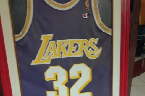 Pegiat Basket Ary Sudarsono Lelang Jersey Legenda NBA Magic Johnson