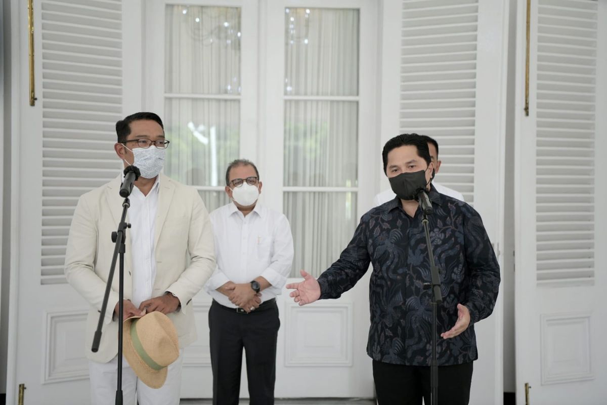 Pertemuan Gubernur Jawa Barat Ridwan Kamil dengan Menteri BUMN Erick Thohir serta Dirut PT PP dan PT Angkasa Pura di Gedung Pakuan Bandung, Sabtu (9/10/2021
